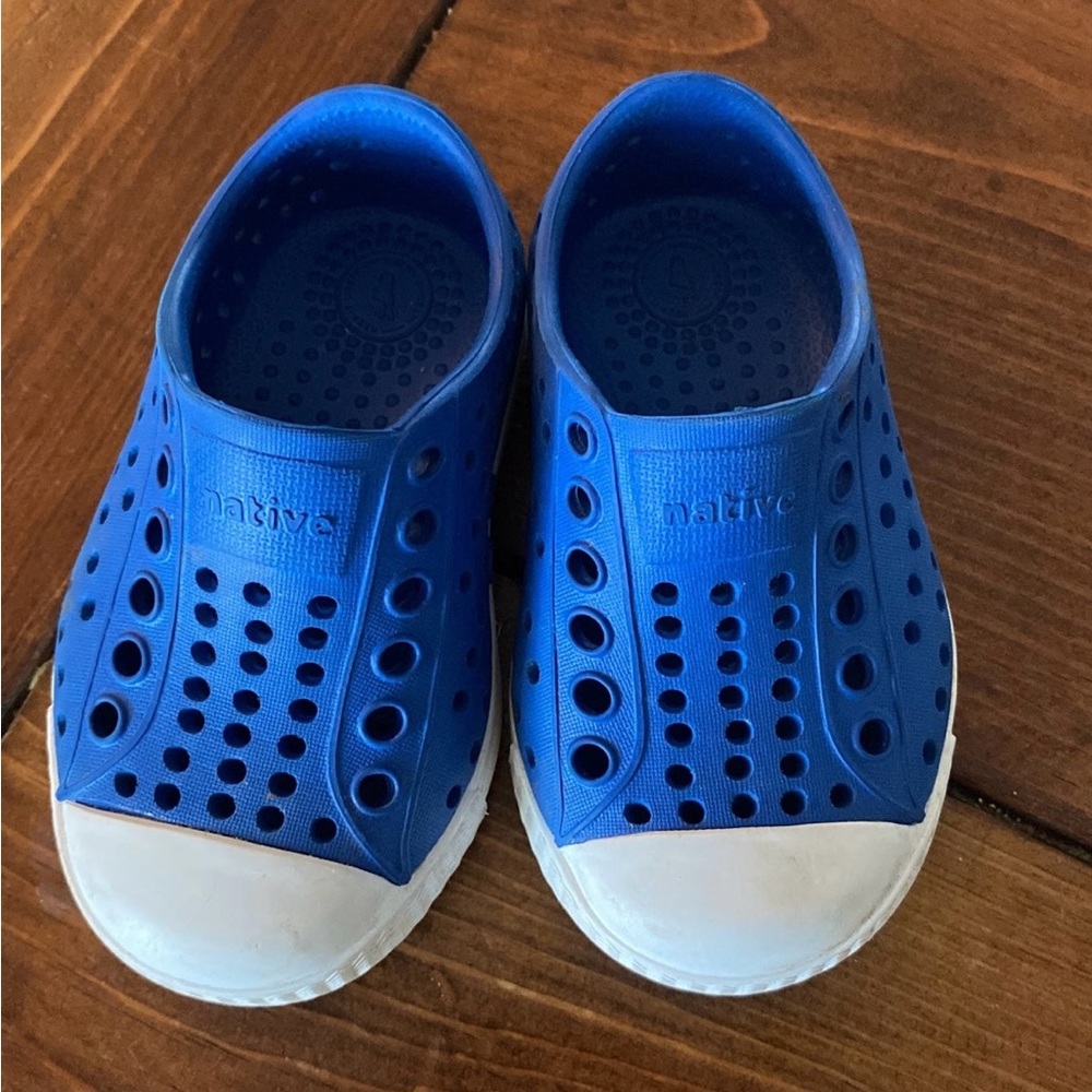 Native shoes size c4